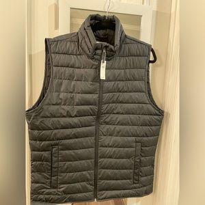 Gap Men’s Puffer Vest- Black.